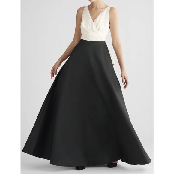 Sachin & Babi Cleo Wrap Gown Sleeveless V Neck Black Ivory Bow Women’s Size 6 - Picture 1 of 11